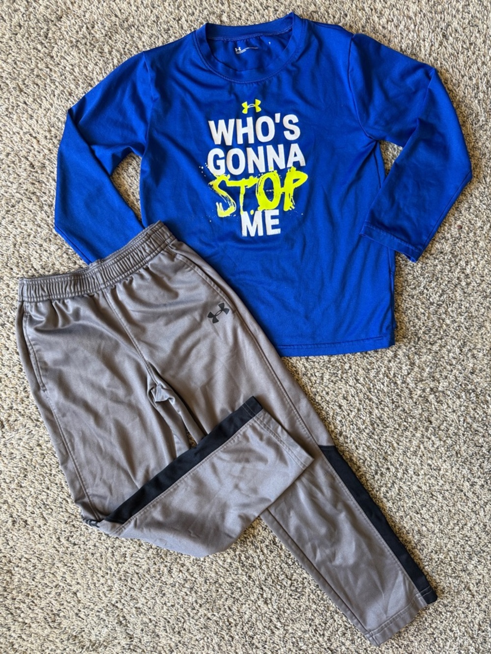 Under Armour Bundle Boys Blue Graphic Long-Sleeve Top with Gray Jogger Pants 7